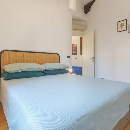 Guesthost - Dreaming *