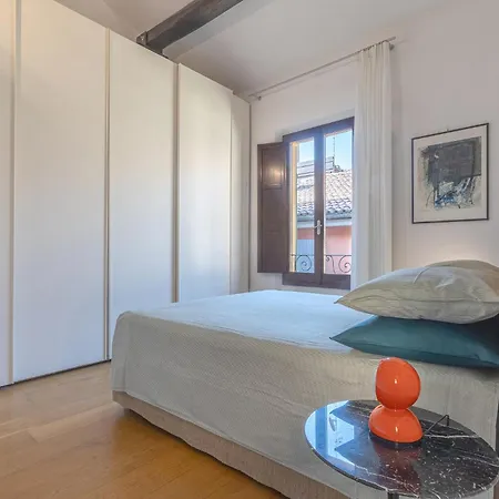 Guesthost - Dreaming Apartamento Bolonia