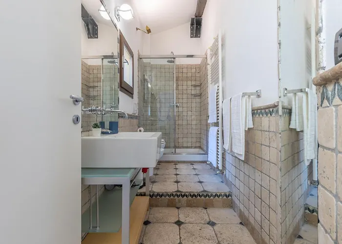 Guesthost - Dreaming Bologna